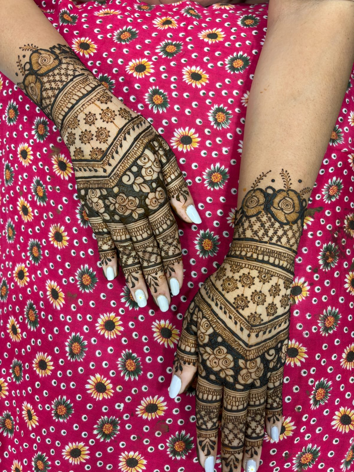 Modern And Western Mehendi design in mumbai