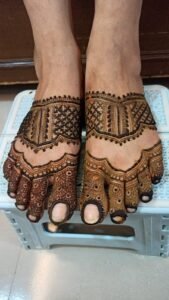 Bridal Leg Mahendi designs by pooja chavda mehendi art